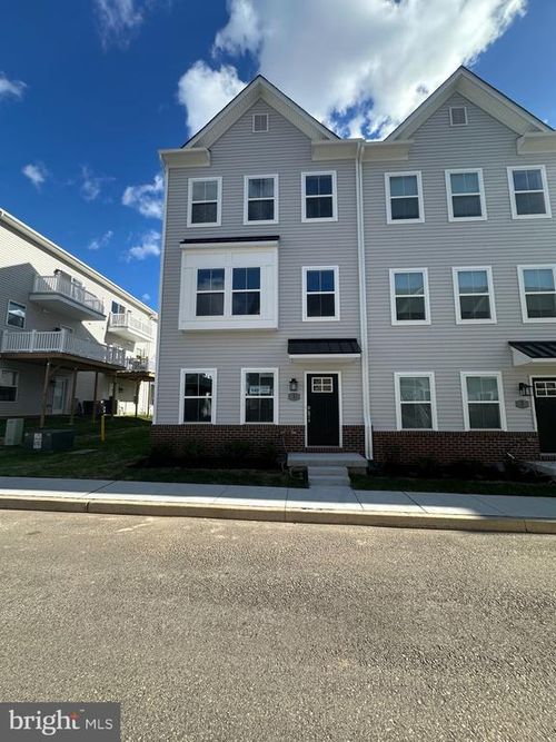 1 Atkins Dr, BRIDGEPORT, PA, 19405-1475 | Card Image