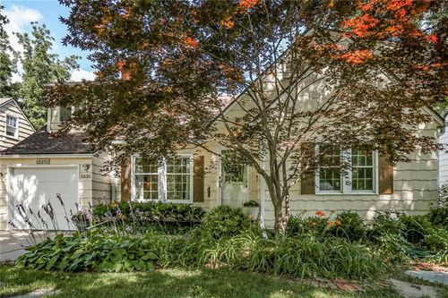 5535 Canterbury Rd, Fairway, KS, 66205-2618 | Card Image