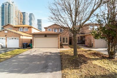 329 Wallenberg Cres, House other with 4 bedrooms, 3 bathrooms and 4 parking in Mississauga ON | Image 2