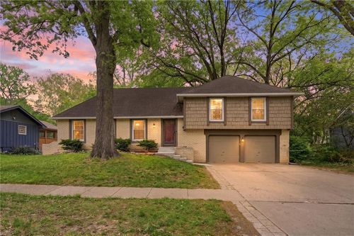 9731 Roe Ave, Overland Park, KS, 66207-3560 | Card Image