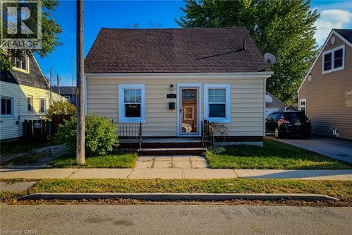 54 Eighth Ave, Brantford, ON, N3S1C3 | Card Image
