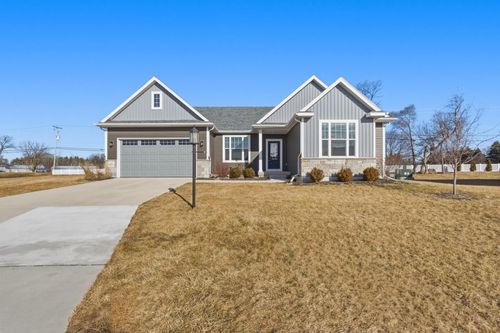 N55W20134 Magnolia Ln, Menomonee Falls, WI, 53051-1528 | Card Image