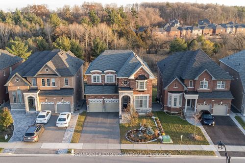 lower-517 Clifford Perry Pl, Newmarket, ON, L3X0J1 | Card Image