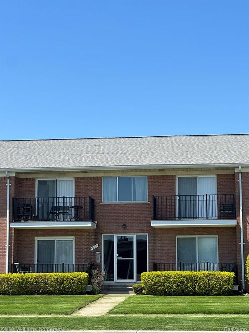 39-32125 Beaconsfield St, Roseville, MI, 48066-1103 | Card Image