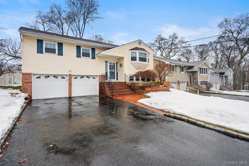 6 Stimson Pl, Huntington, NY, 11743-6419 | Card Image