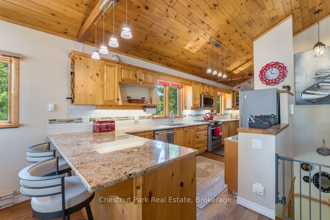 247 Wapaska Cres, House other with 5 bedrooms, 3 bathrooms and 3 parking in Gravenhurst ON | Image 10