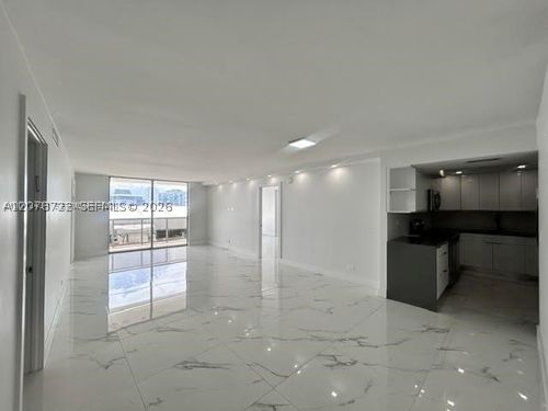 cu-1033-6039 Collins Ave, Miami Beach, FL, 33140-2203 | Card Image