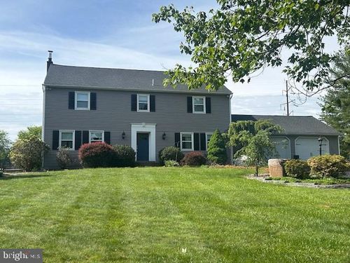 4074 Old Sentry Rd, Allentown, PA, 18104-9793 | Card Image