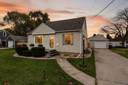 879 Marquette St, MENASHA, WI, 54952-2829 | Card Image