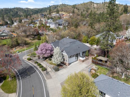 1868 Nw F St, Grants Pass, OR, 97526-1294 | Card Image
