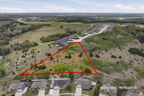 300 Ledgestone Ridge Ct, Manhattan, KS, 66503-2640 | Card Image