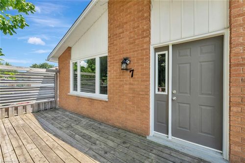 7 Hillside Dr, Kitchener, ON, N2E1R1 | Card Image