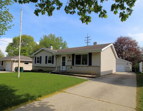 2111 Canary St, West Bend, WI, 53090-2765 | Card Image