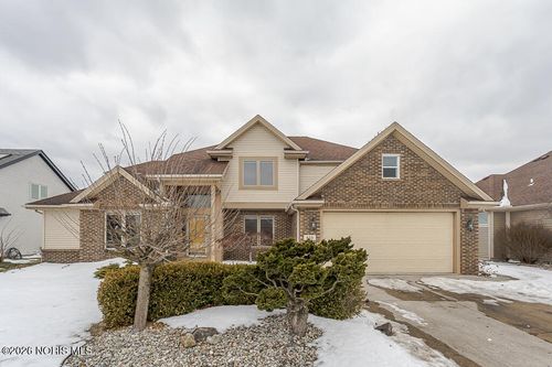 658 Shoreline Dr, Holland, OH, 43528-9145 | Card Image