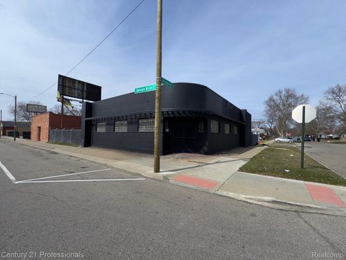 1647 7 Mile Rd, Detroit, MI, 48203-2135 | Card Image