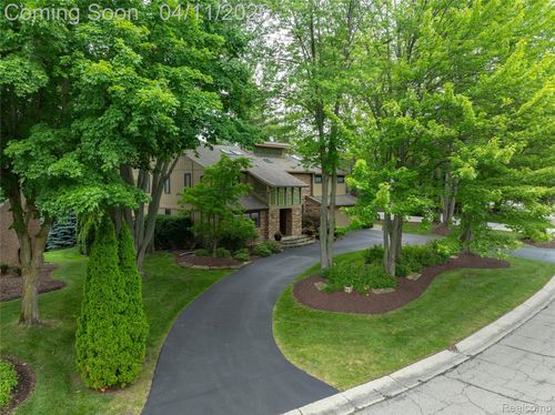4683 Maura Ln, West Bloomfield, MI, 48323-3625 | Card Image