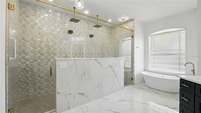 Shower with quad shower heads | Image 29