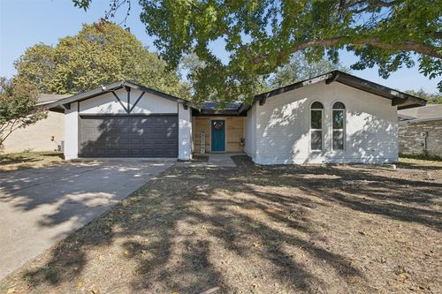 801 E Timberview Ln, Arlington, TX, 76014-2250 | Card Image