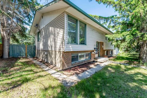 9611 24 St Sw, Calgary, AB, T2V4L2 | Card Image