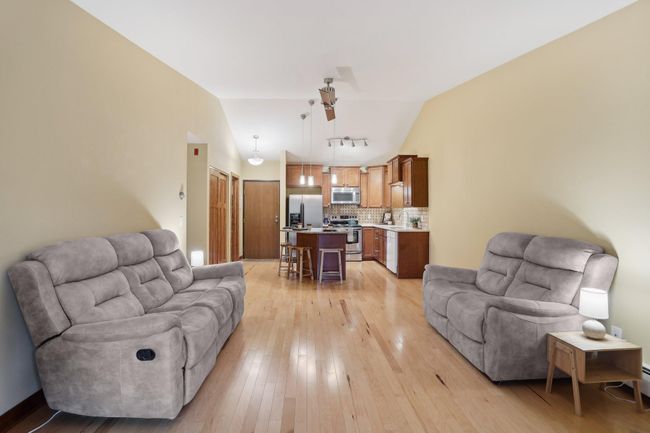 4-web-or-mls-Plymouth Blvd 318-004.jpg | Image 6