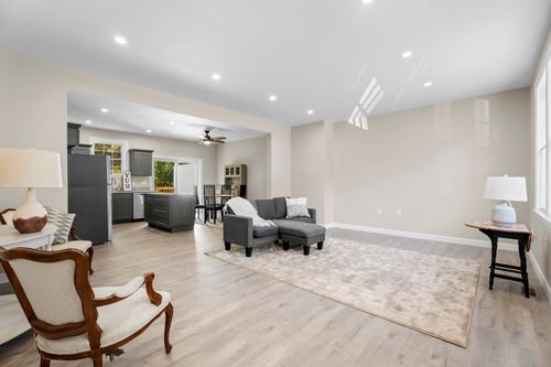 211 Winding Hollow Rd, Groton, CT, 06340-6240 | Card Image