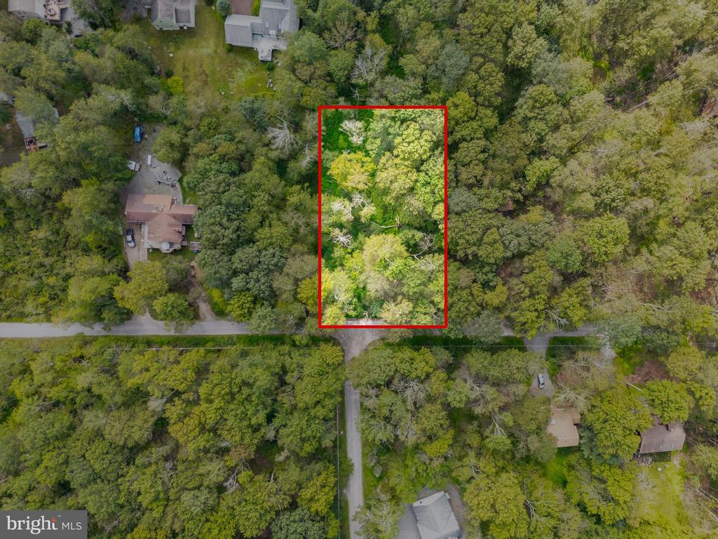 Land in POCONO LAKE
