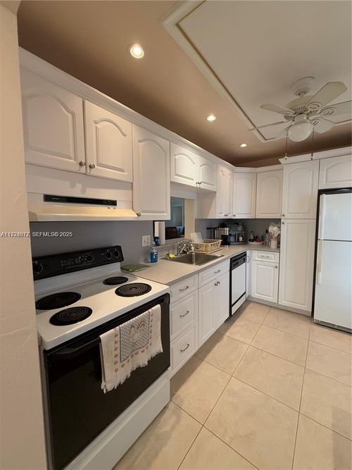 202-4270 Nw 40th St, Lauderdale Lakes, FL, 33319-4808 | Card Image