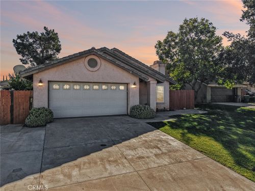 10374 Crossing Green Cir, Moreno Valley, CA, 92557-2626 | Card Image