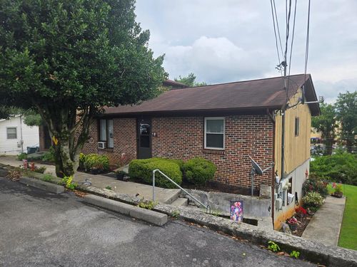 2714 Everett St, Bristol, VA, 24201-2386 | Card Image