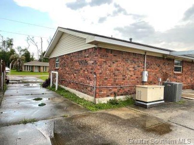 right side | Image 14