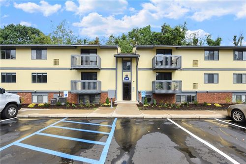 1600 Settlers Dr, Oakdale, PA, 15071-1517 | Card Image