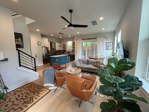 1-3507 Oak Springs Dr, Austin, TX, 78721-1809 | Card Image