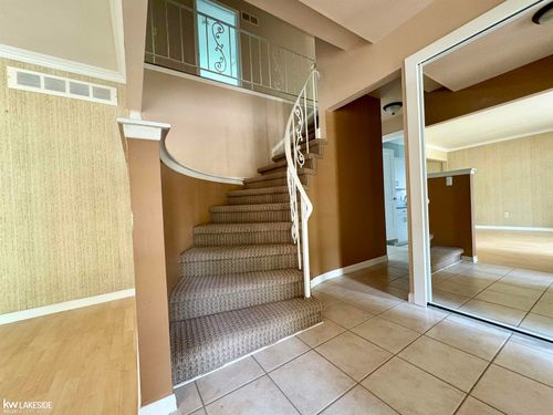 3550 Kings Point Dr, Troy, MI, 48083-5313 | Card Image