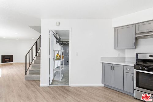 2-426 W Plymouth St, Inglewood, CA, 90302-8063 | Card Image
