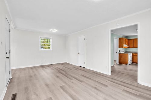 5 Bagwell Ave, Greenville, SC, 29611-7203 | Card Image
