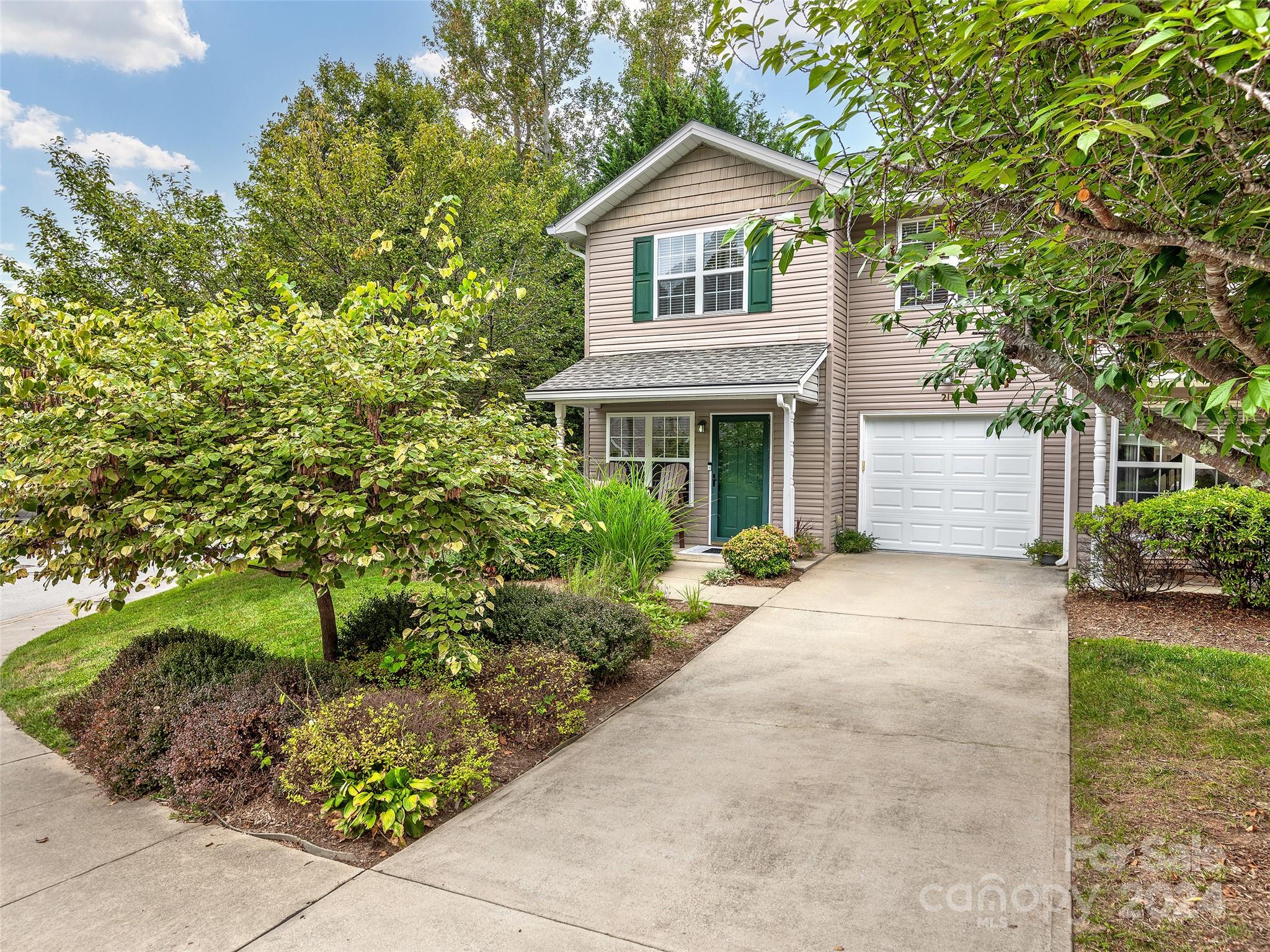 Wiltshire Cir, Fletcher, NC 28732