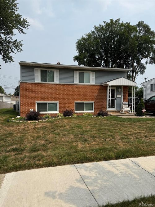 6770 Caribou St, Westland, MI, 48185-7030 | Card Image