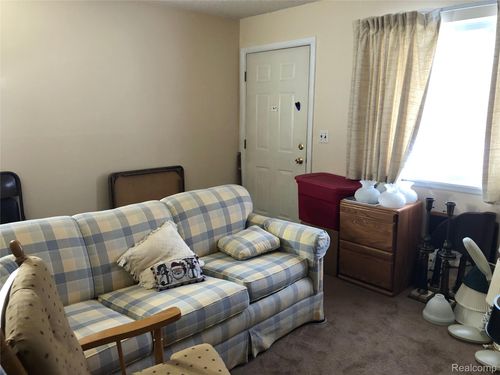 20010 Rensellor St, Livonia, MI, 48152-2400 | Card Image