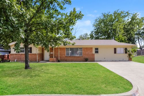 5113 Bob Dr, North Richland Hills, TX, 76180-7021 | Card Image