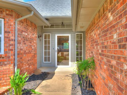 1917 Goldenrod Ln, Midwest City, OK, 73130-7044 | Card Image