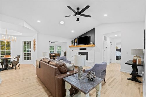 5 Dunvegan Ln, Bella Vista, AR, 72715-4931 | Card Image