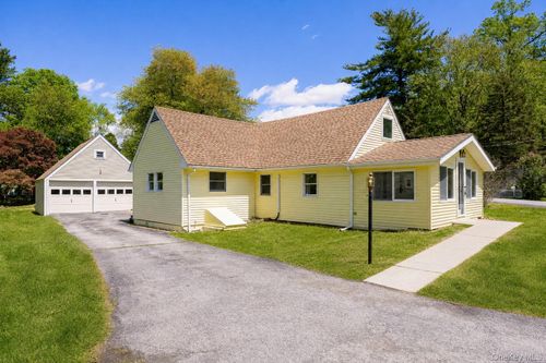 31 Horns Park Rd, Hyde Park, NY, 12538-2820 | Card Image