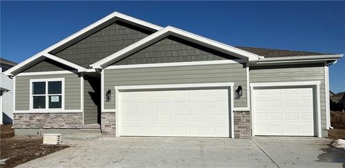 501 Ne Newport Drive, Blue Springs, MO, 64014 | Card Image