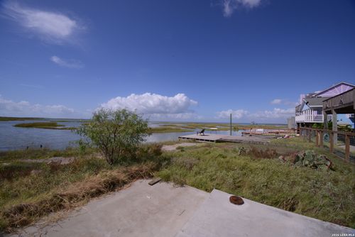 82 Newcomb Bend Loop, Rockport, TX, 78382-9355 | Card Image