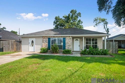 1424 W Worthy St, Gonzales, LA, 70737-4015 | Card Image