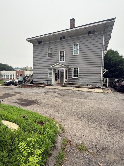 648 Main St, Peekskill, NY, 10566-2042 | Card Image