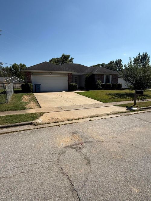 4136 Somerset Dr, Battlefield, MO, 65619-9743 | Card Image