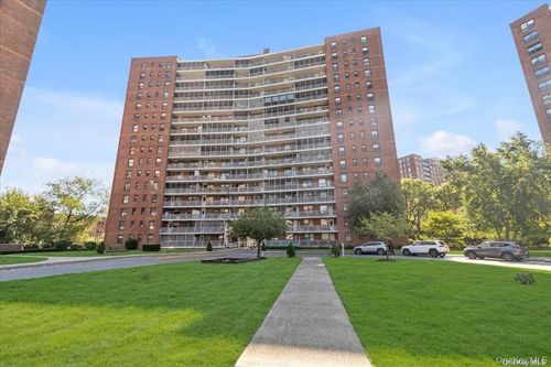 10l-61-45 98th St, Rego Park, NY, 11374-1465 | Card Image
