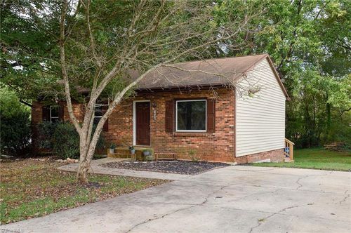 7638 Pine St, Rural Hall, NC, 27045-9362 | Card Image