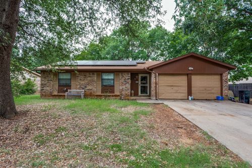 121 Quail Creek Dr, Crowley, TX, 76036-2207 | Card Image